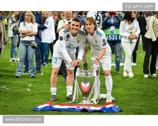 足球球星婚礼穿牛仔裤引热议 时尚与传统碰撞的独特选择